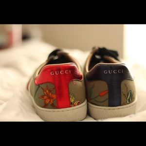 Gucci Snake/Floral Print Lace Up Sneakers
